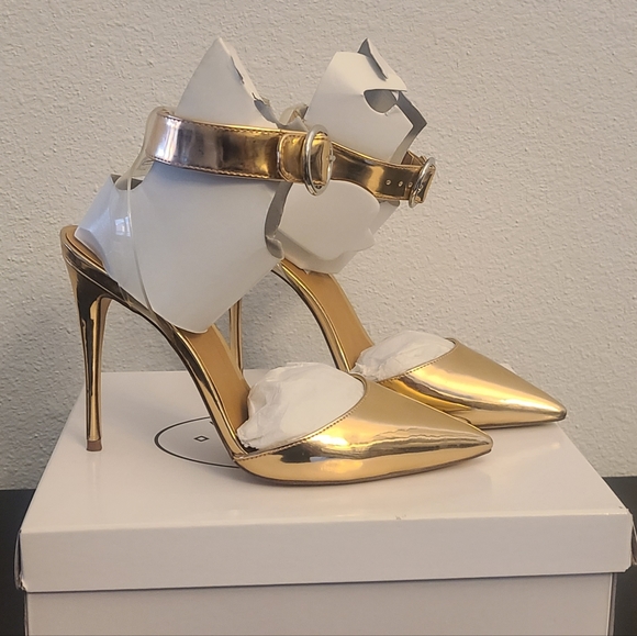 Steve Madden Shoes - Steve Madden Rose gold heels